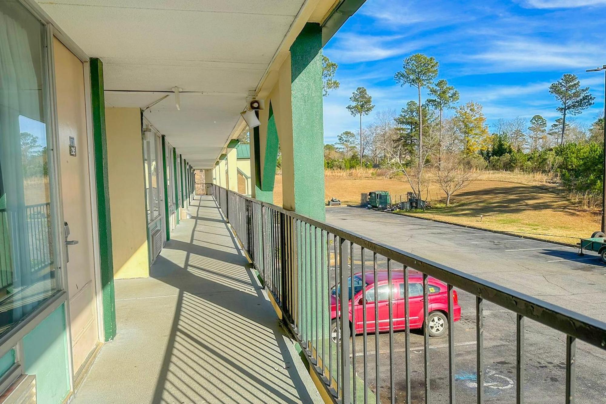 Super Inn&Suites Milledgeville Bagian luar foto