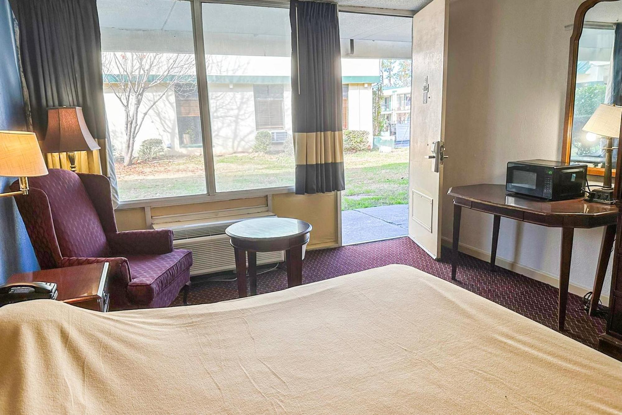Super Inn&Suites Milledgeville Bagian luar foto