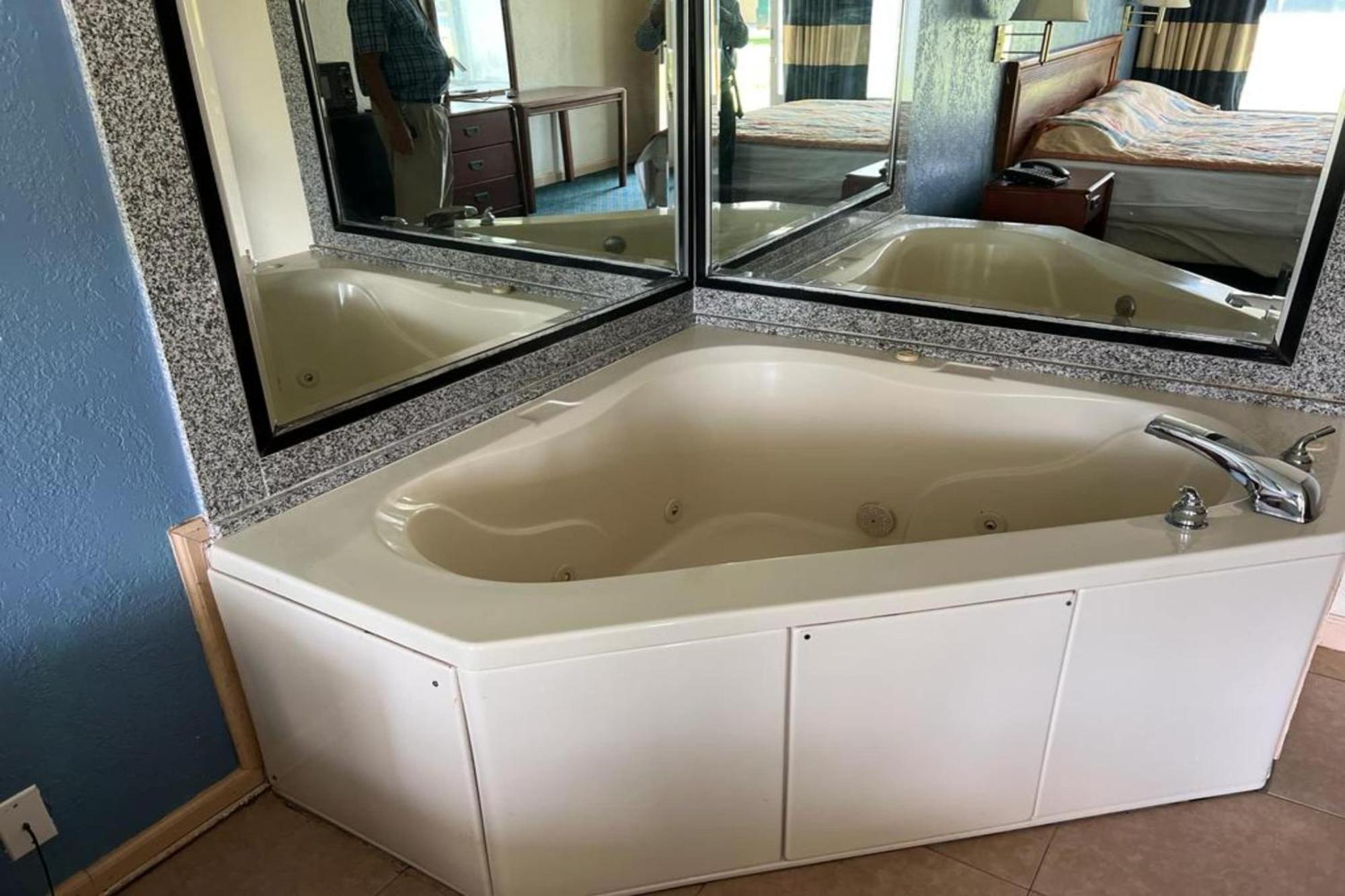 Super Inn&Suites Milledgeville Bagian luar foto
